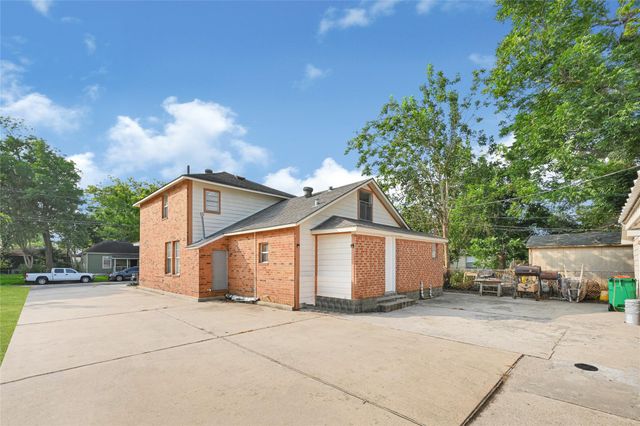 715 N 1st Street, Baytown, TX 77520