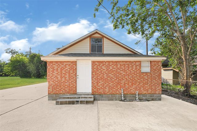 715 N 1st Street, Baytown, TX 77520