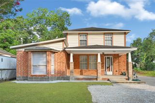 715 N 1st Street, Baytown, TX 77520