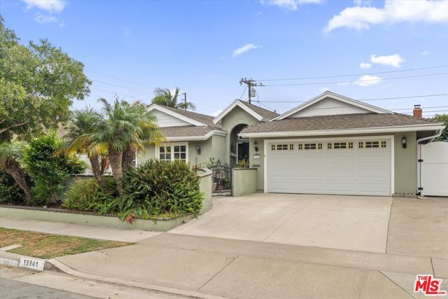 19941 Carmania Lane, Huntington Beach, CA 92646