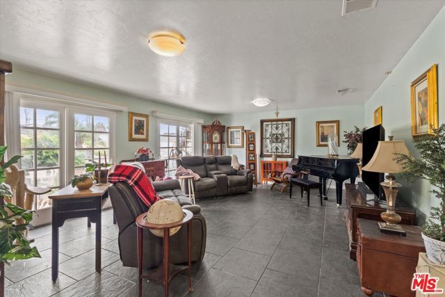 19941 Carmania Lane, Huntington Beach, CA 92646