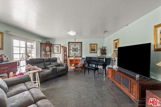 19941 Carmania Lane, Huntington Beach, CA 92646