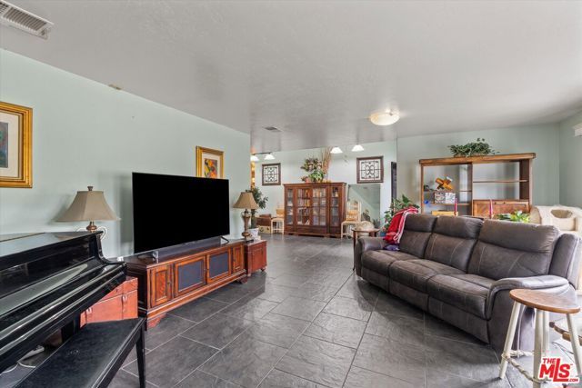 19941 Carmania Lane, Huntington Beach, CA 92646