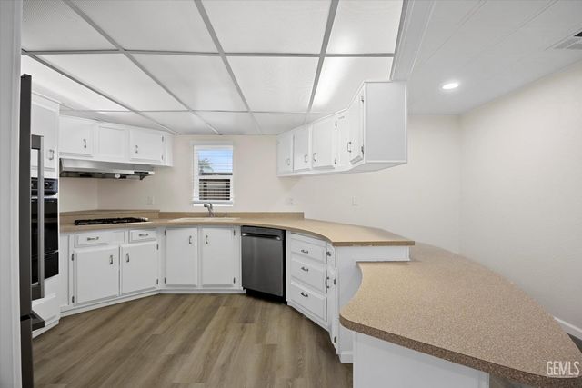 53 Cedarwood Lane, Bakersfield, CA 93308
