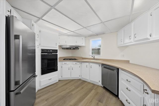 53 Cedarwood Lane, Bakersfield, CA 93308
