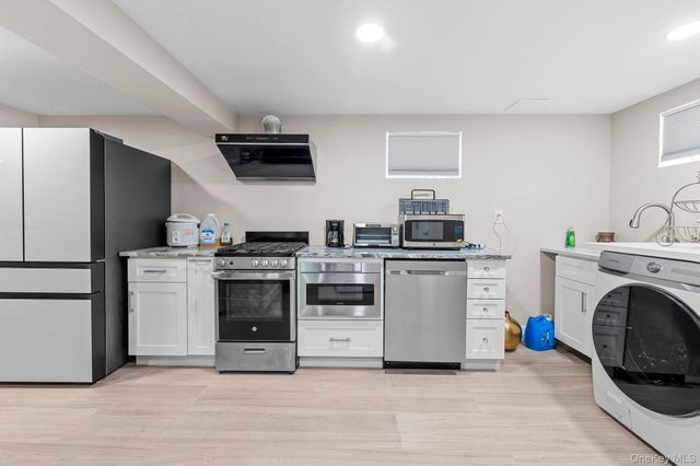 15404 14th Avenue, Whitestone, NY 11357
