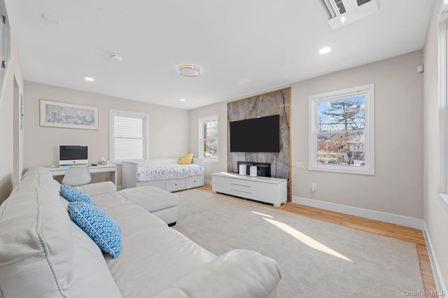 15404 14th Avenue, Whitestone, NY 11357