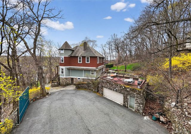 65 Rockledge Drive, Suffern, NY 10901