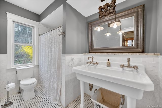 65 Rockledge Drive, Suffern, NY 10901