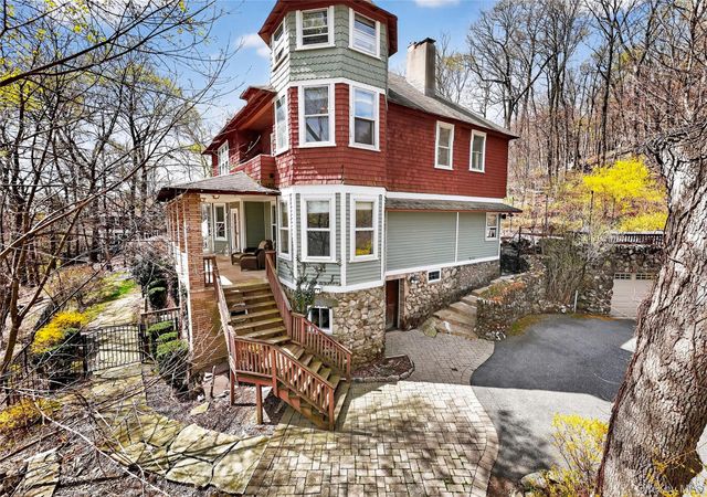 65 Rockledge Drive, Suffern, NY 10901