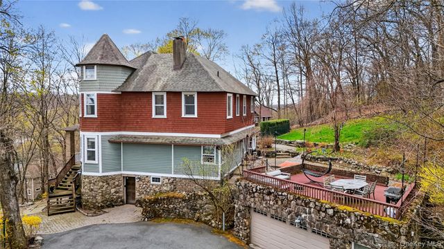 65 Rockledge Drive, Suffern, NY 10901