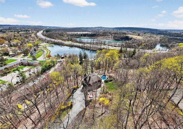 65 Rockledge Drive, Suffern, NY 10901