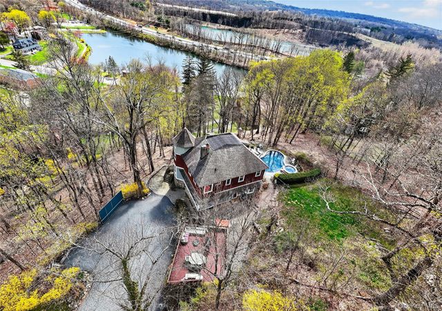 65 Rockledge Drive, Suffern, NY 10901