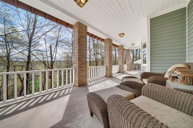65 Rockledge Drive, Suffern, NY 10901