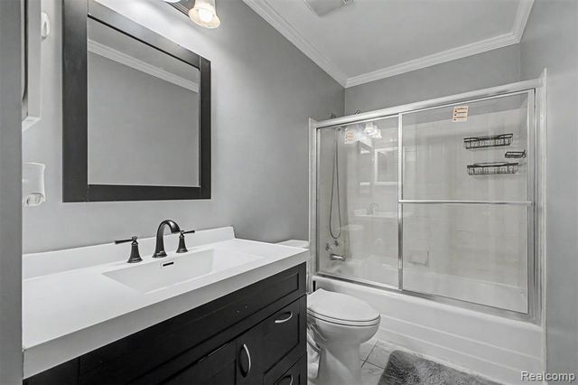 3627 Heritage Parkway, Dearborn, MI 48124