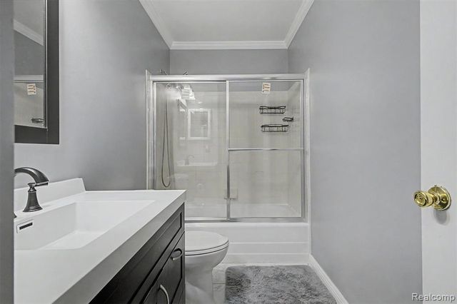 3627 Heritage Parkway, Dearborn, MI 48124