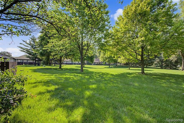 3627 Heritage Parkway, Dearborn, MI 48124