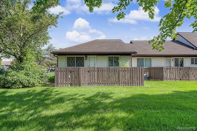 3627 Heritage Parkway, Dearborn, MI 48124