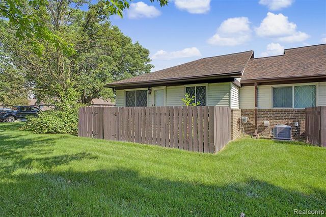3627 Heritage Parkway, Dearborn, MI 48124