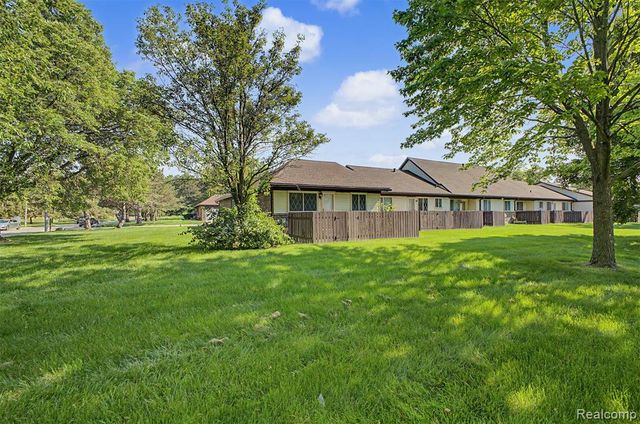 3627 Heritage Parkway, Dearborn, MI 48124