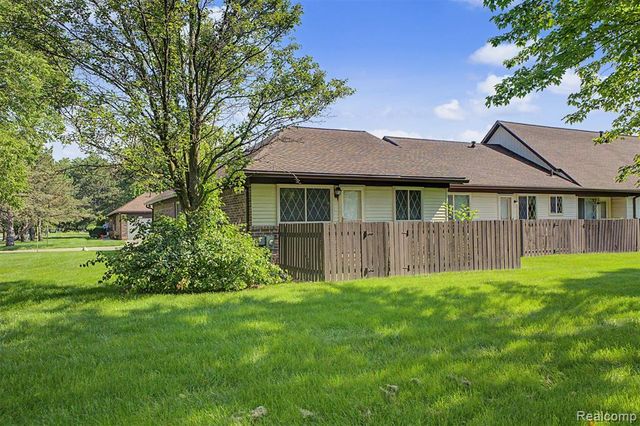 3627 Heritage Parkway, Dearborn, MI 48124