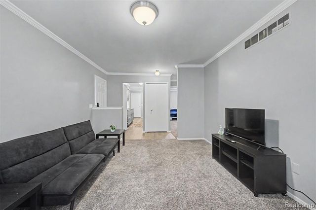 3627 Heritage Parkway, Dearborn, MI 48124