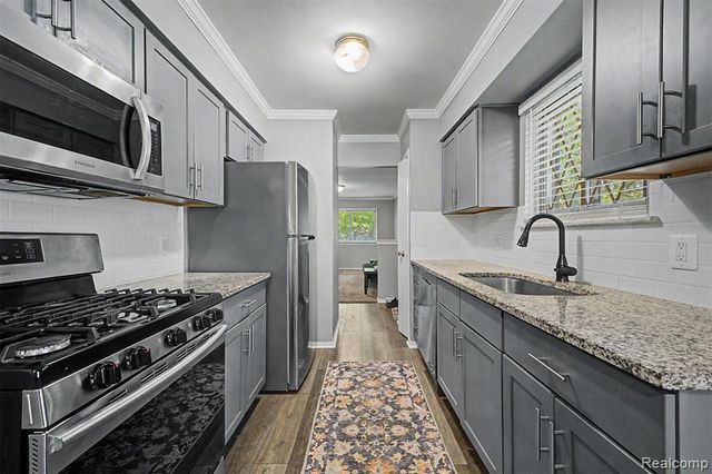 3627 Heritage Parkway, Dearborn, MI 48124