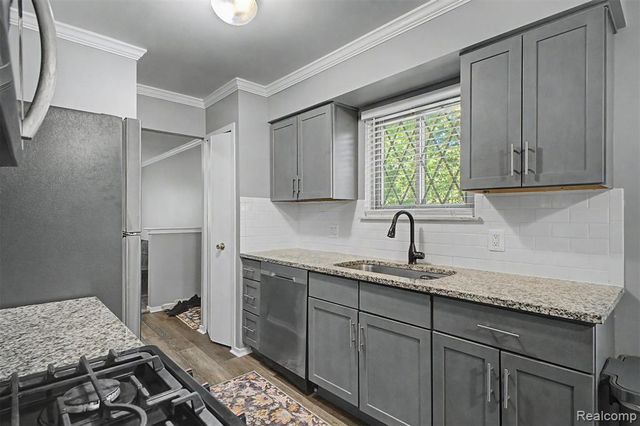 3627 Heritage Parkway, Dearborn, MI 48124