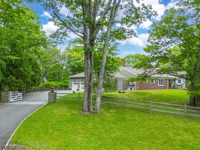 724 Ridge Rd, Kinnelon Boro, NJ 07405