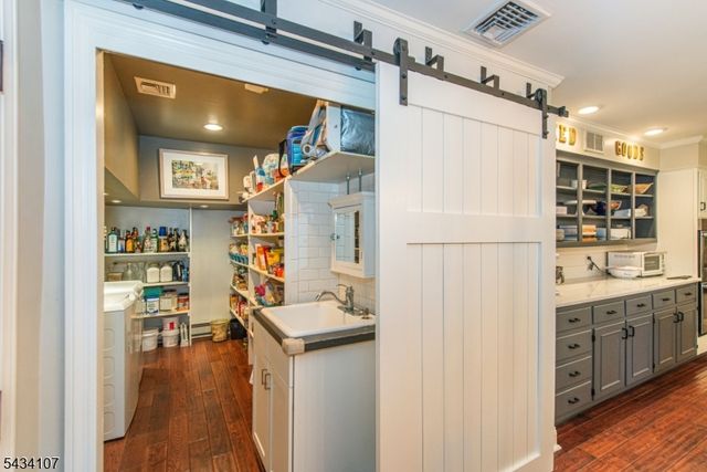 724 Ridge Rd, Kinnelon Boro, NJ 07405