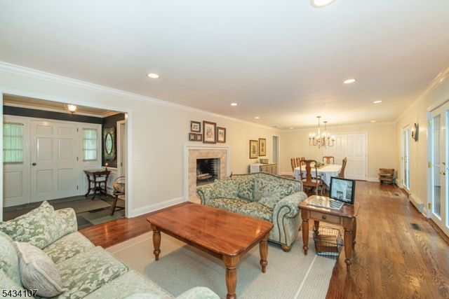 724 Ridge Rd, Kinnelon Boro, NJ 07405