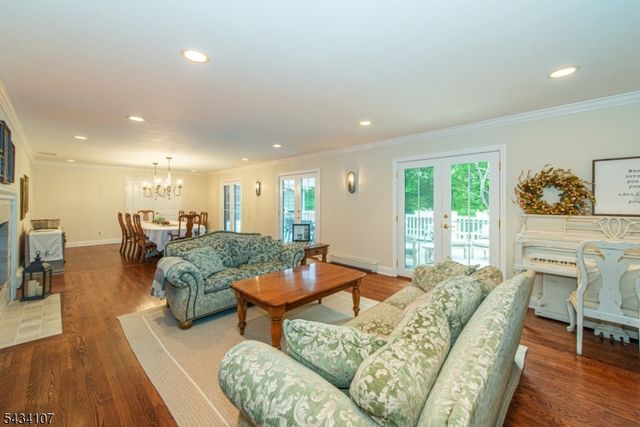 724 Ridge Rd, Kinnelon Boro, NJ 07405