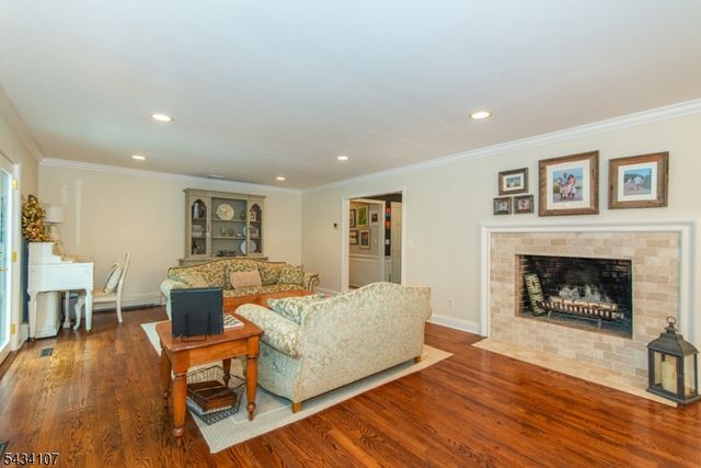 724 Ridge Rd, Kinnelon Boro, NJ 07405