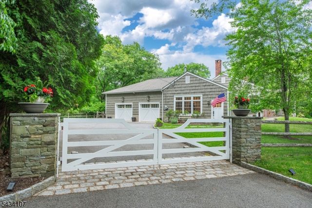 724 Ridge Rd, Kinnelon Boro, NJ 07405