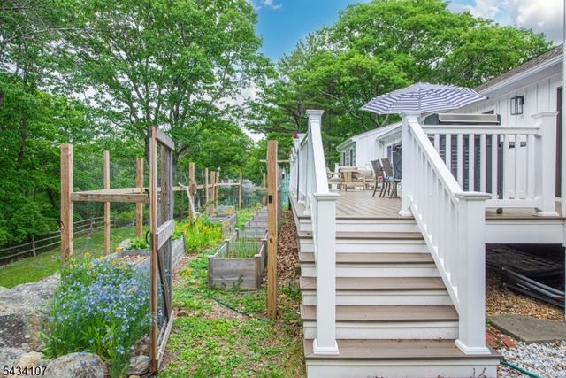 724 Ridge Rd, Kinnelon Boro, NJ 07405