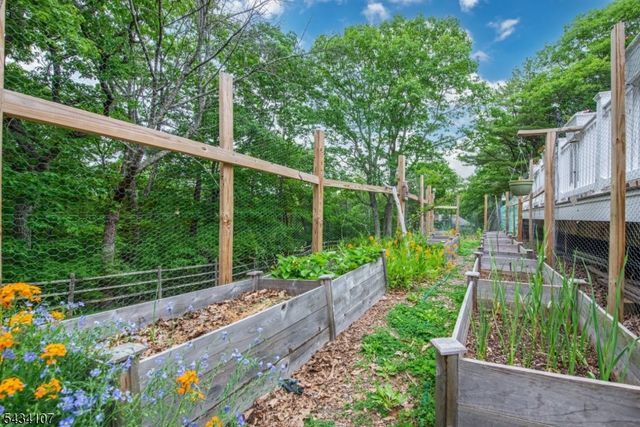 724 Ridge Rd, Kinnelon Boro, NJ 07405