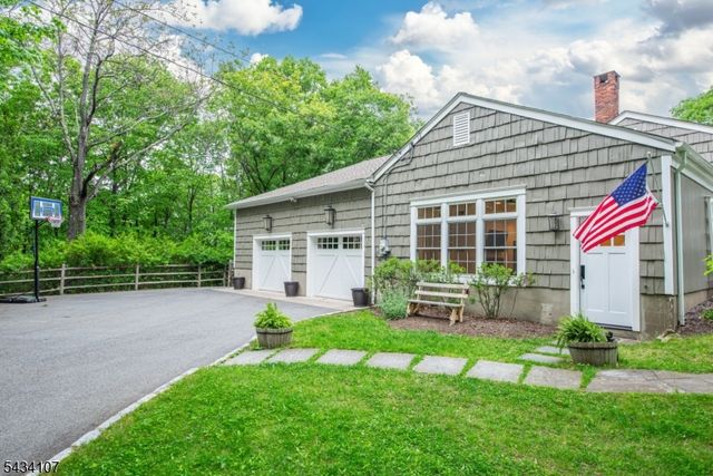 724 Ridge Rd, Kinnelon Boro, NJ 07405