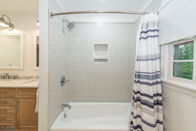 724 Ridge Rd, Kinnelon Boro, NJ 07405