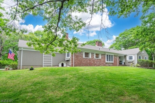 724 Ridge Rd, Kinnelon Boro, NJ 07405