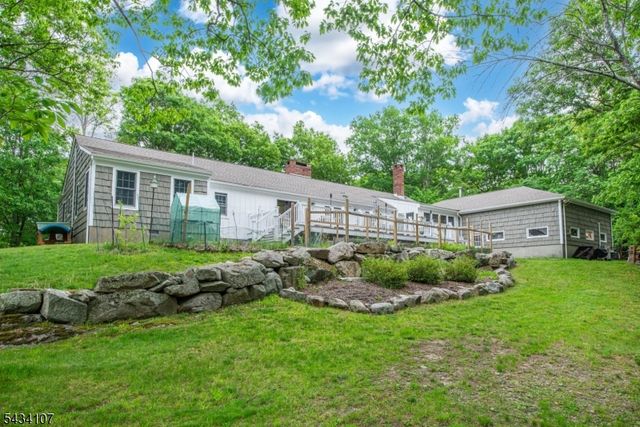 724 Ridge Rd, Kinnelon Boro, NJ 07405