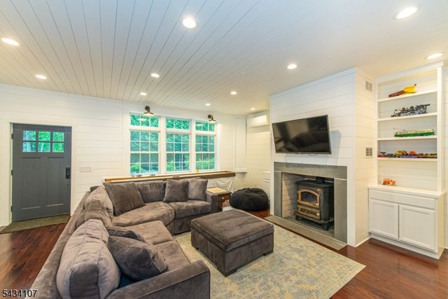 724 Ridge Rd, Kinnelon Boro, NJ 07405