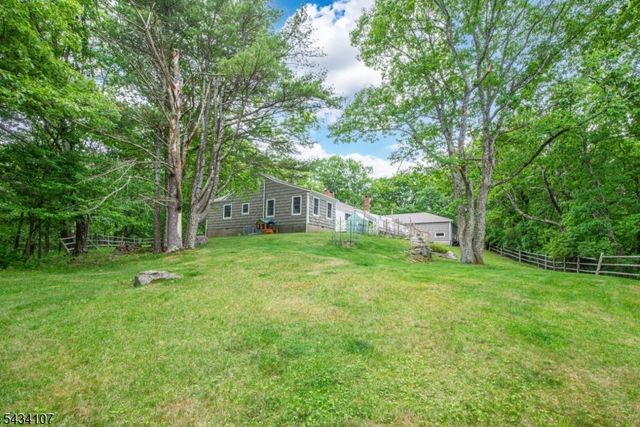 724 Ridge Rd, Kinnelon Boro, NJ 07405