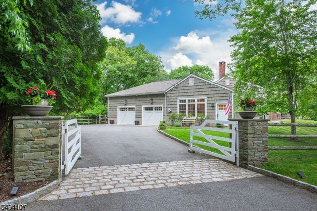 724 Ridge Rd, Kinnelon Boro, NJ 07405