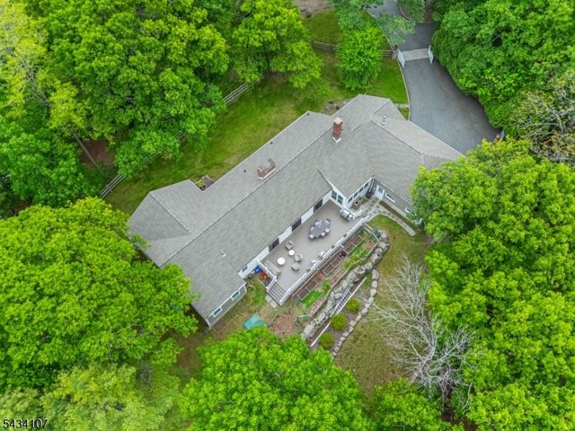 724 Ridge Rd, Kinnelon Boro, NJ 07405