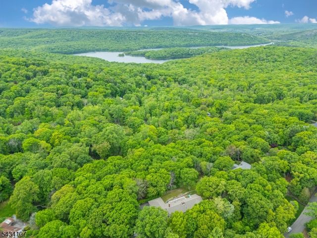 724 Ridge Rd, Kinnelon Boro, NJ 07405