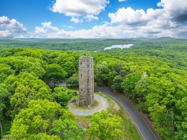 724 Ridge Rd, Kinnelon Boro, NJ 07405