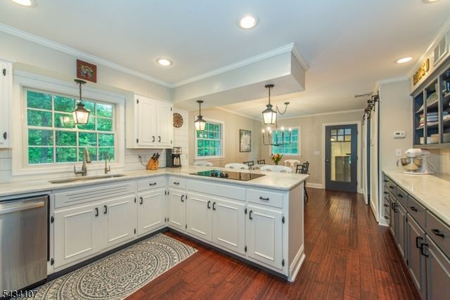 724 Ridge Rd, Kinnelon Boro, NJ 07405