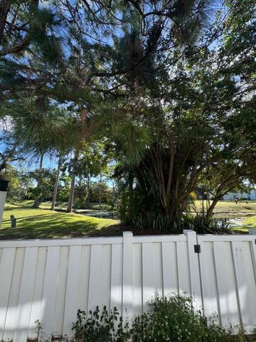 3714 Savoy Ln F, West Palm Beach, FL 33417