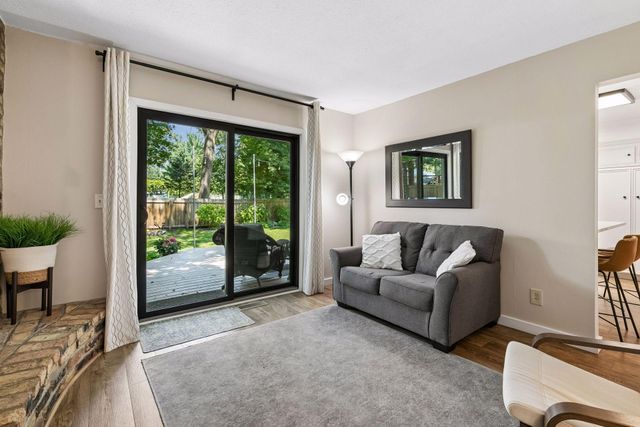 2100 W 107th Street, Bloomington, MN 55431