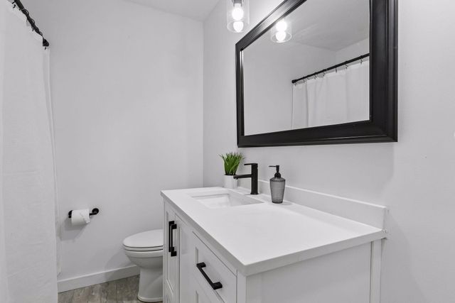 2100 W 107th Street, Bloomington, MN 55431